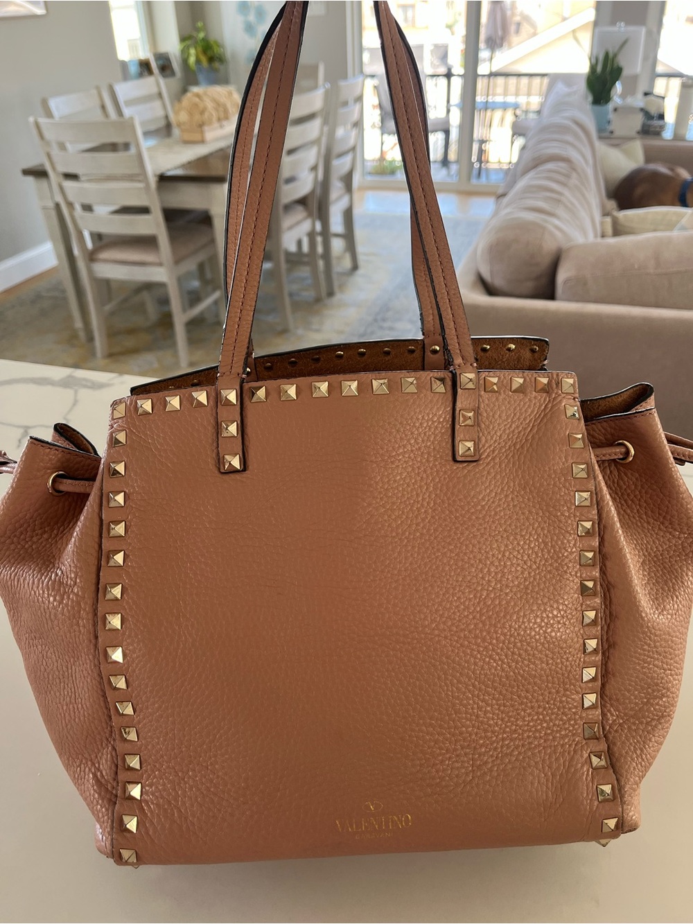 Valentino Garavani Rockstud Grainy Leather Drawstring Tote Dusty Rose / Camel - Picture 3 of 16
